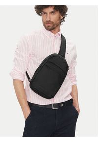 TOMMY HILFIGER - Tommy Hilfiger Saszetka Th Repreve Sling Bag AM0AM13363 Czarny. Kolor: czarny. Materiał: materiał #6