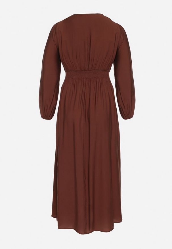 Born2be - Brązowa Rozkloszowana Sukienka z Marszczeniem i Gumką w Pasie Fedorna. Okazja: na co dzień. Kolekcja: plus size. Kolor: brązowy. Typ sukienki: dla puszystych. Styl: casual, elegancki