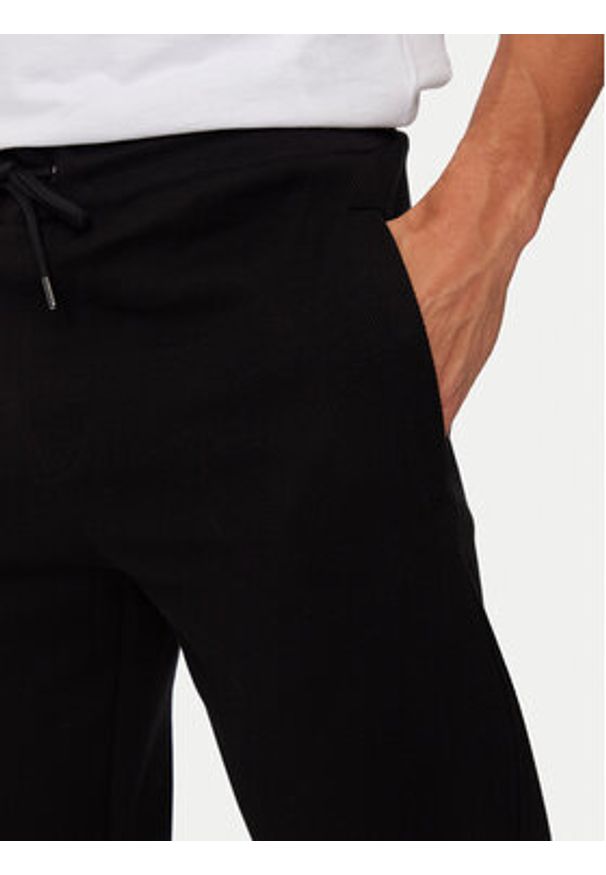 BOSS - Boss Spodnie dresowe 50528825 Czarny Regular Fit. Kolor: czarny. Materiał: bawełna