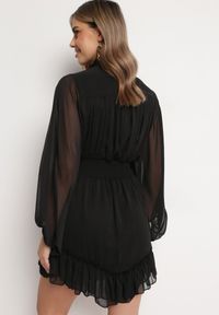 Born2be - Czarna Rozkloszowana Sukienka z Falbanką Harlin. Kolor: czarny. Długość: mini #4