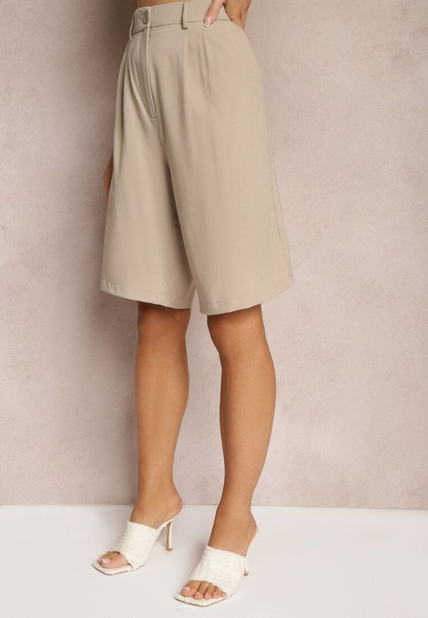Renee - Beżowe Szorty o Garniturowym Kroju High Waist z Dodatkiem Wiskozy Mavvia. Okazja: na co dzień. Stan: podwyższony. Kolor: beżowy. Materiał: wiskoza. Sezon: lato. Styl: klasyczny, elegancki, casual