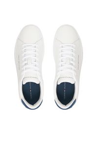 TOMMY HILFIGER - Tommy Hilfiger Sneakersy Th Court Lth Detail Ess FM0FM05367 Biały. Kolor: biały. Materiał: skóra #5