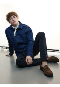 Reserved - Jeansy slim z efektem sprania - czarny. Kolor: czarny