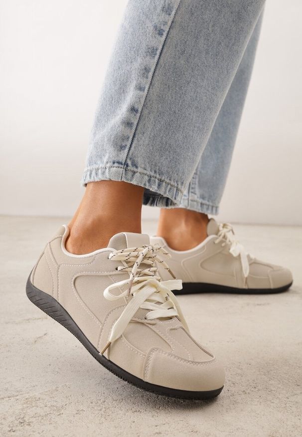 Renee - Beżowe Sneakersy z Podwójnym Sznurowaniem i Geometrycznymi Wstawkami Adrearah. Okazja: na co dzień. Kolor: beżowy. Wzór: geometria