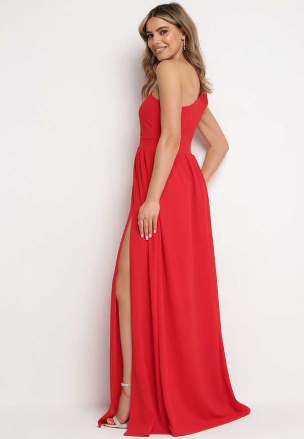 Born2be - Czerwona Rozkloszowana Sukienka Maxi na Jedno Ramię Beliotta. Okazja: na co dzień. Kolekcja: dla wysokich. Kolor: czerwony. Typ sukienki: asymetryczne. Styl: casual. Długość: maxi