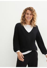 bonprix - Sweter oversize z głębokim dekoltem w serek. Typ kołnierza: dekolt w serek. Kolor: czarny