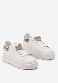 Born2be - Biało-Złote Sneakersy Caius. Kolor: biały. Materiał: materiał, satyna, skóra ekologiczna. Szerokość cholewki: normalna. Obcas: na platformie #5