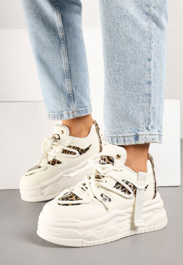Renee - Beżowo-Panterkowe Sneakersy w Streetwearowym Stylu na Tłoczonej Platformie z Brokatem Mailienne. Okazja: na co dzień. Kolor: beżowy. Szerokość cholewki: normalna. Wzór: aplikacja. Obcas: na platformie