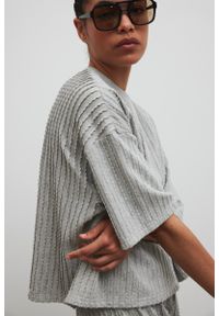 Marsala - Tshirt z dzianiny strukturalnej w kolorze COOL GREY- LIZ-M/L. Materiał: dzianina. Wzór: melanż