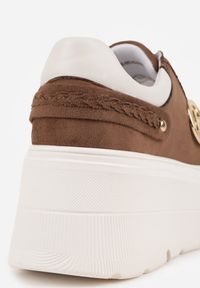 Renee - Jasnobrązowe Sneakersy Vices na Platformie Ozdobione Metaliczną Aplikacją Tatellia. Okazja: na co dzień. Kolor: beżowy. Materiał: jeans. Wzór: aplikacja. Obcas: na platformie #4