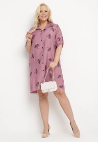 Born2be - Ciemnoróżowa Koszulowa Sukienka z Guzikami i Regulowanymi Rękawami Xatella. Kolekcja: plus size. Kolor: różowy. Wzór: kwiaty. Typ sukienki: koszulowe #2