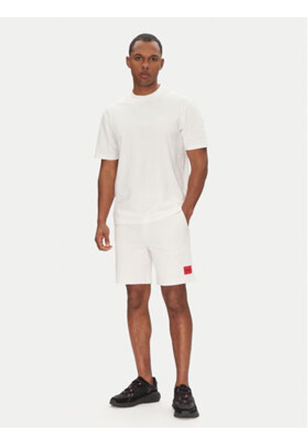 Hugo - HUGO Szorty sportowe Diz222 50466196 Écru Regular Fit. Materiał: bawełna. Styl: sportowy