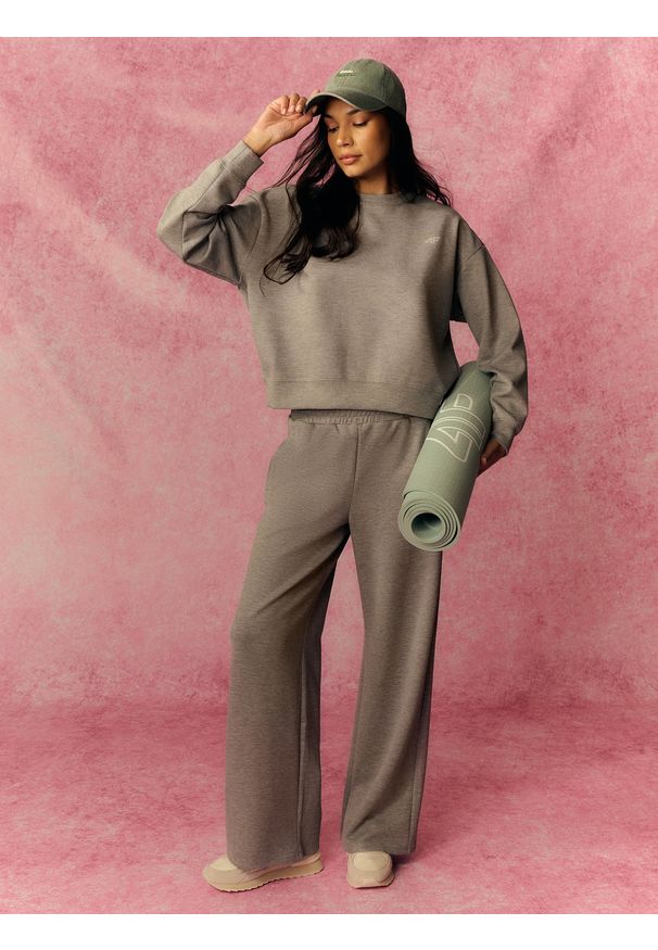 4f - 4F Spodnie dresowe z szerokimi nogawkami damskie - szare S. Stan: podwyższony. Kolor: szary. Materiał: dresówka