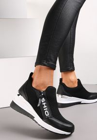 Renee - Czarne Wsuwane Sneakersy na Grubej Podeszwie i Koturnie z Ozdobną Taśmą Rosaleena. Zapięcie: bez zapięcia. Kolor: czarny. Obcas: na koturnie #1