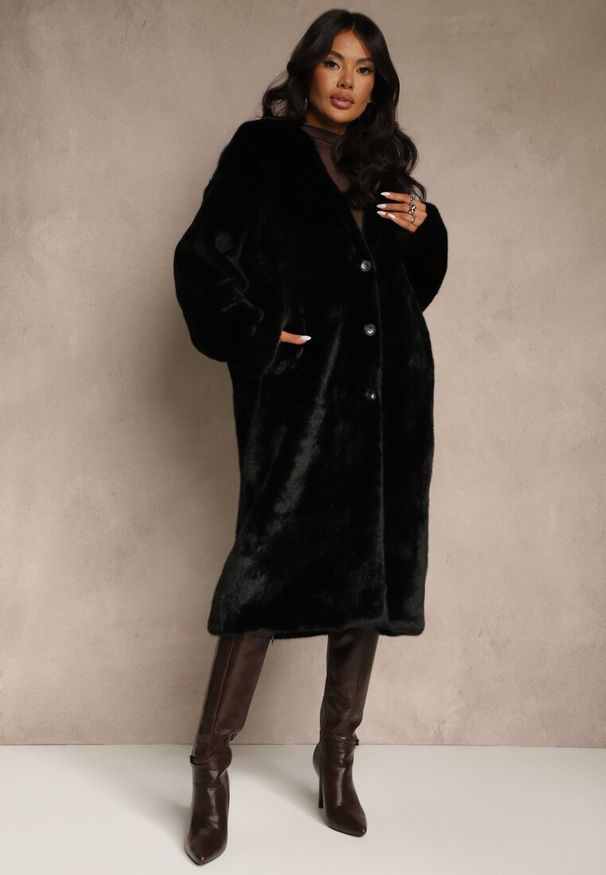 Renee - Czarny Płaszcz z Pluszowego Futerka z Kapturem Zereva. Okazja: na co dzień. Typ kołnierza: kaptur. Kolor: czarny. Materiał: futro. Długość: długie. Styl: sportowy, casual, elegancki