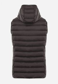 Born2be - Czarna Kamizelka Pikowana z Kapturem Kari. Okazja: na co dzień. Typ kołnierza: kaptur. Kolekcja: plus size. Kolor: czarny. Długość: długie. Wzór: gładki. Materiał: tkanina, sztruks. Długość rękawa: długi rękaw. Styl: casual #8