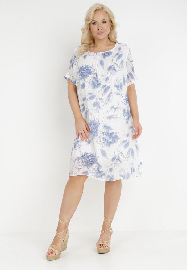 Born2be - Niebieska Sukienka z Bawełny Sebaestus. Okazja: na co dzień. Kolekcja: plus size. Kolor: niebieski. Materiał: bawełna. Wzór: kwiaty. Typ sukienki: proste, dla puszystych. Styl: casual, wakacyjny, klasyczny. Długość: midi