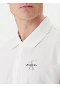 Calvin Klein Jeans Polo Easy Monologo LV04RF209G Biały Regular Fit. Typ kołnierza: polo. Kolor: biały. Materiał: bawełna #5
