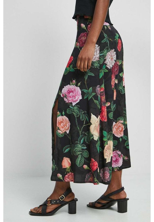 medicine - Medicine spódnica kolor czarny maxi rozkloszowana. Kolor: czarny. Materiał: tkanina