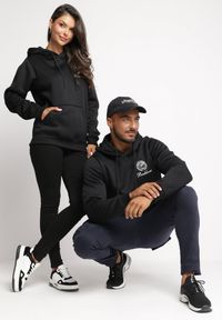 Born2be - Czarna Bluza z Kapturem i Nadrukiem Wykończona Polarem Marcsa. Typ kołnierza: kaptur. Kolor: czarny. Materiał: polar. Wzór: nadruk #3