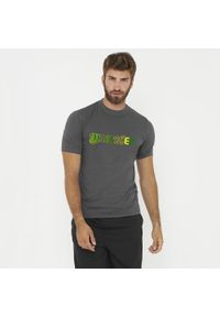 LEGEA - T-shirt z bawełny DREAMER ciemnoszary. Kolor: szary, wielokolorowy, zielony. Materiał: bawełna. Wzór: nadruk. Sport: fitness #1