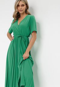 Born2be - Zielona Sukienka Plisowana Maxi z Wiązanym Paskiem Dianiza. Kolor: zielony. Materiał: materiał. Długość: maxi #4