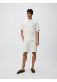 Reserved - Bawełniane szorty comfort - złamana biel. Materiał: bawełna
