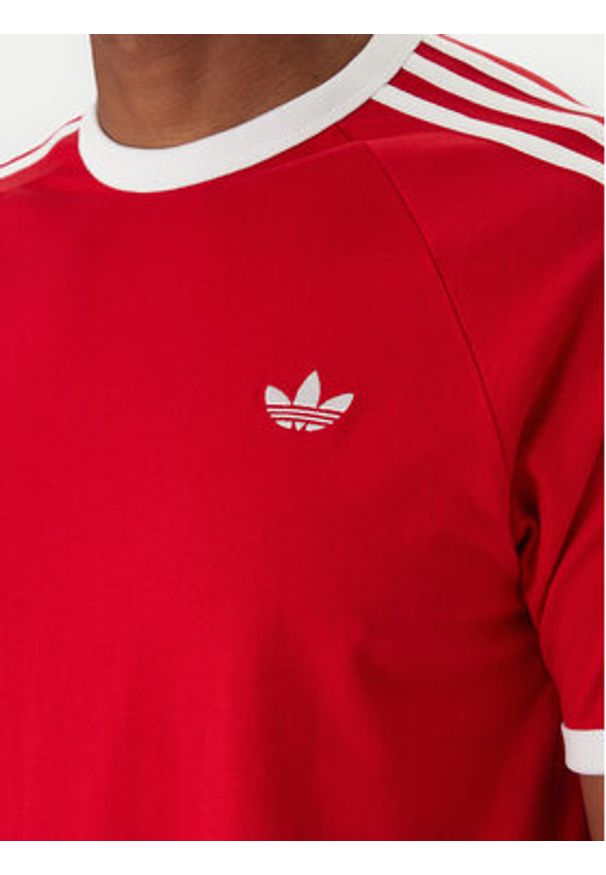 Adidas - adidas T-Shirt 3-Stripes KE3535 Czerwony Regular Fit. Kolor: czerwony. Materiał: bawełna