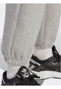 Adidas - adidas Spodnie dresowe Essentials Fleece IA6432 Szary Regular Fit. Kolor: szary. Materiał: bawełna #5