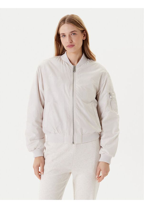 Guess Kurtka bomber W5YL08 WHDK2 Écru Regular Fit. Materiał: syntetyk