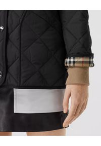 Burberry - BURBERRY - Pikowana kurtka z termoregulacją. Kolor: czarny. Materiał: materiał. Długość rękawa: długi rękaw. Długość: długie. Wzór: aplikacja, kratka. Styl: vintage #3