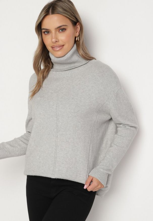 Born2be - Szary Sweter z Golfem i Dodatkiem Kaszmiru Rorizia. Okazja: do pracy, na co dzień. Typ kołnierza: golf. Kolor: szary. Długość: długie. Wzór: aplikacja. Materiał: kaszmir. Długość rękawa: długi rękaw. Sezon: zima, jesień. Styl: casual, klasyczny