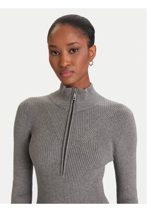 Guess Sukienka codzienna W5BK45 Z0572 Szary Slim Fit. Okazja: na co dzień. Kolor: szary. Materiał: syntetyk. Typ sukienki: proste. Styl: casual