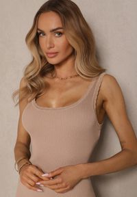 Renee - Beżowa Prążkowana Sukienka z Wiskozą na Ramiączkach o Dopasowanym Kroju Nialoraet. Okazja: na co dzień, na imprezę. Kolor: beżowy. Materiał: wiskoza, prążkowany. Długość rękawa: na ramiączkach. Typ sukienki: proste, dopasowane. Styl: elegancki, casual