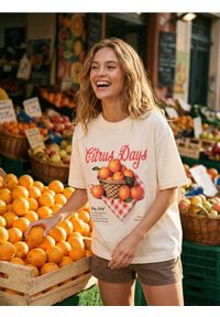 Sinsay - Bawełniana koszulka z nadrukiem pomarańczy - kremowy. Kolor: kremowy. Materiał: bawełna. Wzór: nadruk #1