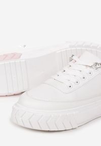 Born2be - Biało-Różowe Sneakersy na Platformie z Łańcuszkiem Jaolisa. Kolor: biały. Obcas: na platformie
