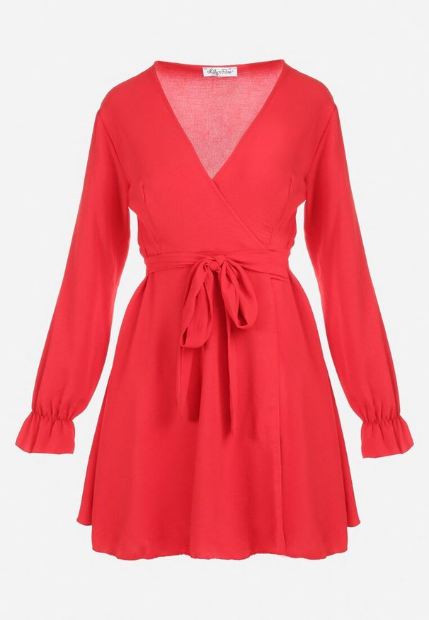 Born2be - Czerwona Sukienka Dyninca. Typ kołnierza: dekolt w kształcie V. Kolor: czerwony. Materiał: materiał, tkanina. Wzór: gładki. Typ sukienki: kopertowe. Styl: elegancki. Długość: mini
