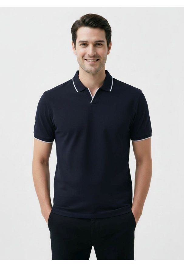 Oryginalna Koszulka Polo - Brave Soul - Granatowa. Okazja: na co dzień. Typ kołnierza: polo. Kolor: niebieski. Materiał: bawełna. Styl: casual