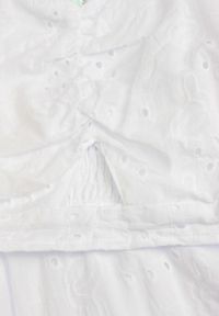 Born2be - Biały Haftowany Komplet Top z Marszczeniem Spódnica z Falbanką Gumką w Pasie i Podszewką Hubbia. Kolor: biały. Materiał: jeans. Wzór: haft #4