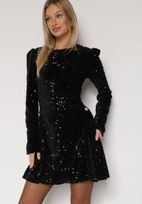Born2be - Czarna Cekinowa Sukienka Koktajlowa z Geometrycznymi Ramionami Reffera. Okazja: na imprezę. Kolor: czarny. Długość rękawa: długi rękaw. Wzór: geometria. Typ sukienki: rozkloszowane. Styl: wizytowy #4