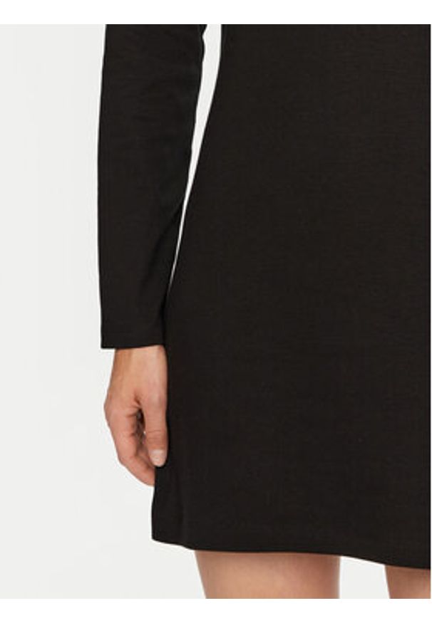 Guess Sukienka codzienna V4BK00 KCHQ1 Czarny Regular Fit. Okazja: na co dzień. Kolor: czarny. Materiał: bawełna. Typ sukienki: proste. Styl: casual