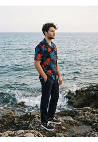 Sinsay - Wiskozowa koszula z krótkim rękawem - czarny. Kolor: czarny. Materiał: wiskoza. Długość rękawa: krótki rękaw. Długość: krótkie