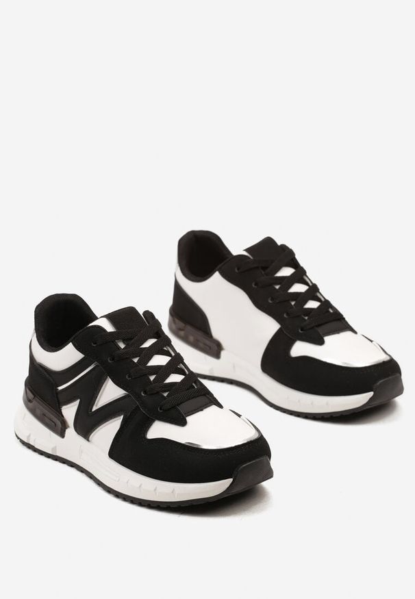Born2be - Czarno-Białe Sznurowane Sneakersy na Płaskiej Podeszwie z Metalicznym Wykończeniem Vivamarie. Nosek buta: okrągły. Zapięcie: sznurówki. Kolor: czarny. Obcas: na płaskiej podeszwie. Wysokość obcasa: niski