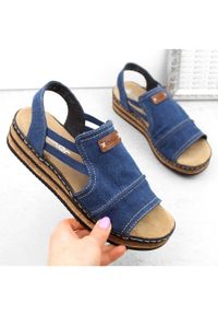 Komfortowe sandały damskie na platformie jeansowe Rieker 62982-12 niebieskie. Kolor: niebieski. Materiał: jeans. Obcas: na platformie #7