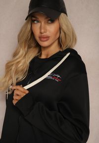 Renee - Czarna Rozpinana Bluza z Dodatkiem Bawełny z Kapturem i Polarem Tadela. Okazja: na co dzień. Typ kołnierza: kaptur. Kolor: czarny. Materiał: bawełna, polar. Styl: casual, elegancki