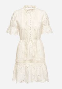 Born2be - Jasnobeżowa Bawełniana Ażurowa Sukienka w Stylu Boho z Falbanką i Paskiem Nelisse. Okazja: na co dzień. Typ kołnierza: kołnierz z falbankami. Kolor: beżowy. Materiał: bawełna. Wzór: ażurowy. Sezon: wiosna, lato. Styl: boho #6