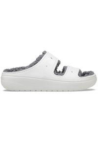 Crocs Classic Cozzzy Sandal. Kolor: biały. Materiał: futro. Wzór: paski