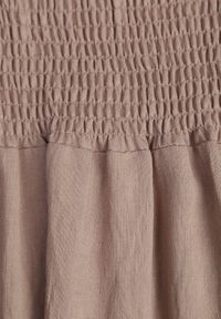 Born2be - Beżowa Wiskozowa Sukienka z Bufiastymi Rękawami i Marszczoną Górą Liones. Okazja: na co dzień. Kolor: beżowy. Materiał: wiskoza. Długość rękawa: krótki rękaw. Sezon: lato. Typ sukienki: proste. Styl: wakacyjny, casual #8