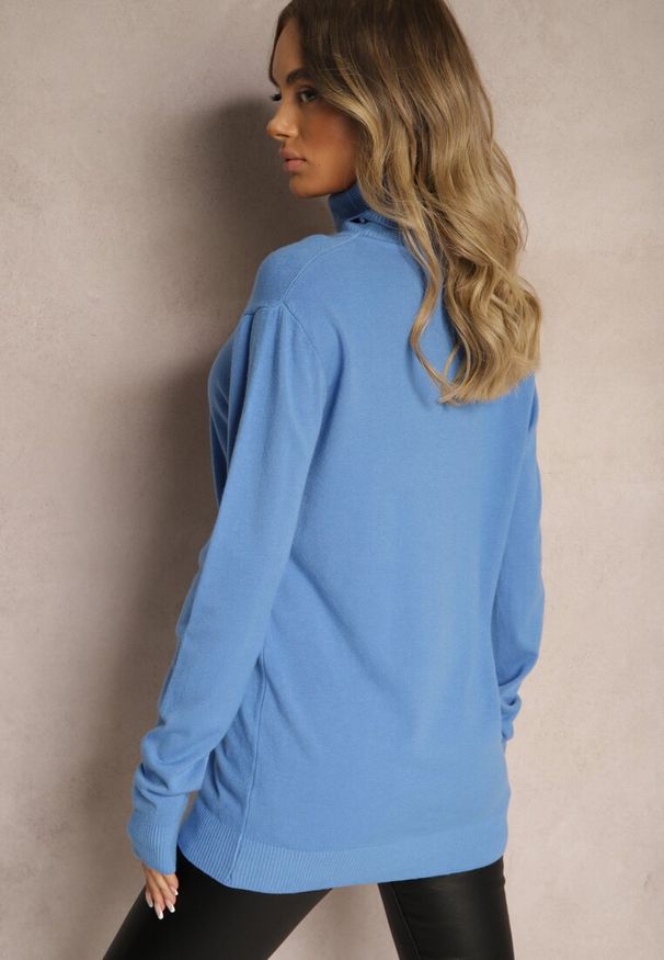 Renee - Niebieski Klasyczny Golf Longsleeve z Dodatkiem Wiskozy Leriona. Typ kołnierza: golf. Kolor: niebieski. Materiał: wiskoza. Długość rękawa: długi rękaw. Styl: klasyczny