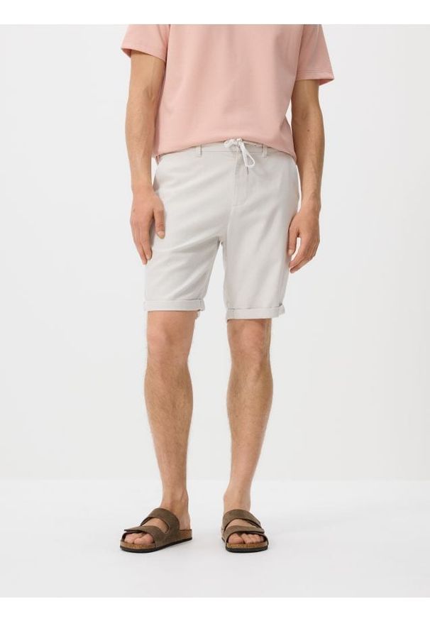 Reserved - Szorty z domieszką lnu - beżowy. Kolor: beżowy. Materiał: len